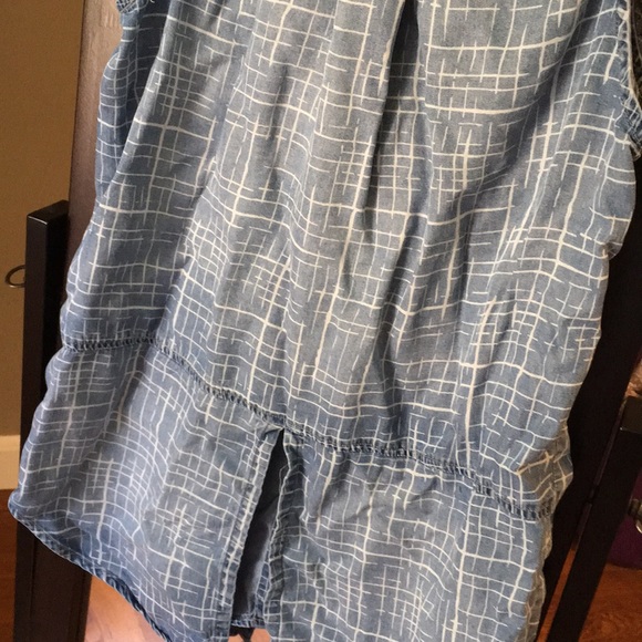 Kenneth Cole reaction jeans top. - Picture 5 of 5